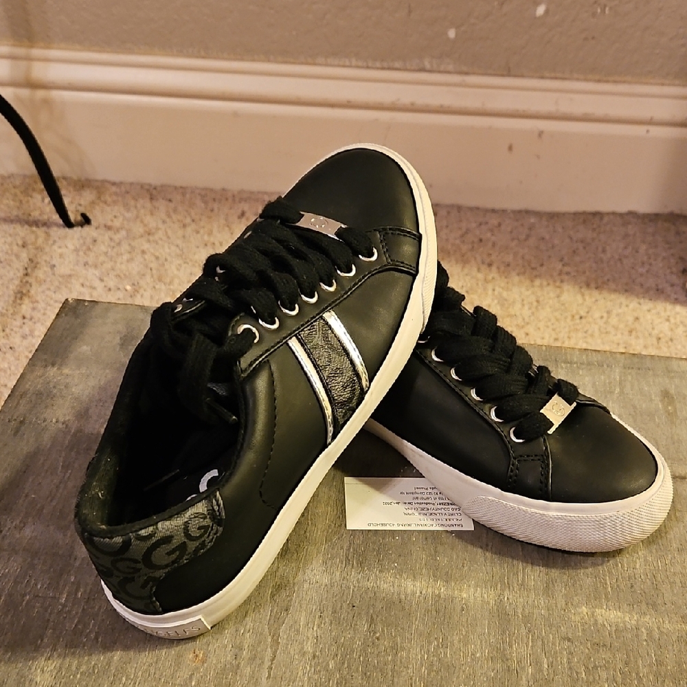 GBG Los Angeles Black Sneakers with Silver Stripes